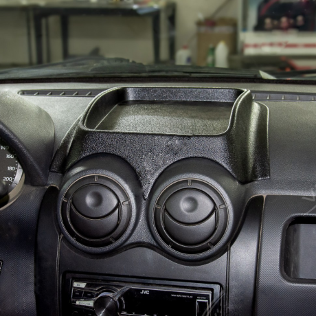 Накладка-органайзер на панель приборов Renault Logan, L@DA L@ЯGUS (до 2014 года выпуска) купить недорого с доставкой в Воронеж